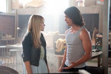 Nova Prescott (Aimee Teegarden) and Jesse Richter (Thomas McDonell) briefly lock eyes during their efforts to build prom decorations.