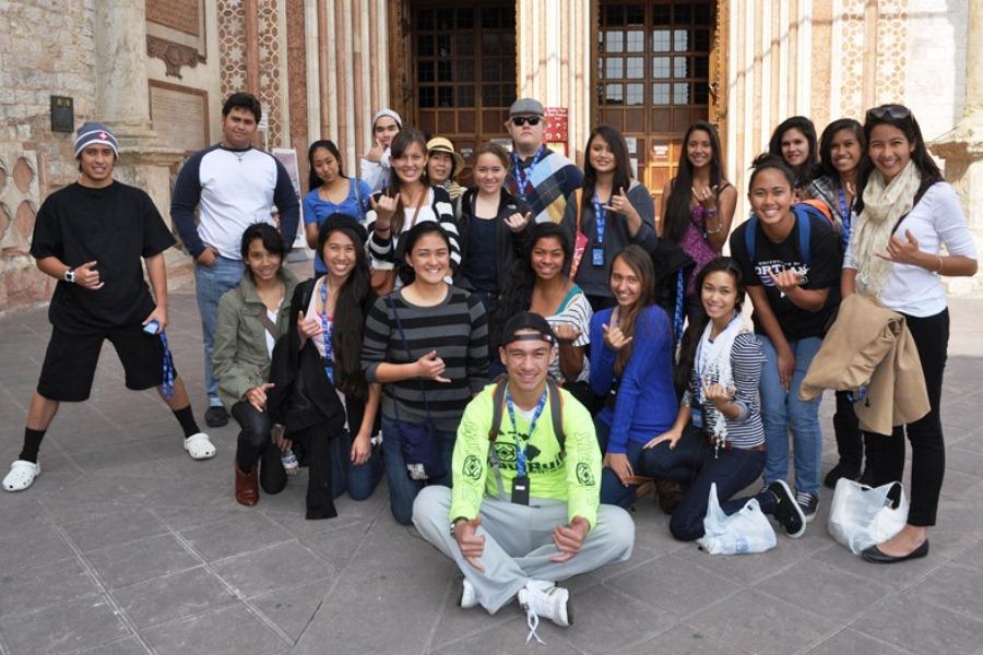 Students return from travel abroad to Europe 