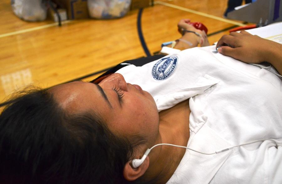 Shanise Kaʻaikala lies while donating her blood at the annual Kamehameha Schools Maui Blood Drive on October 22, 2012 in Kaʻulaheanuiokamoku Gym,