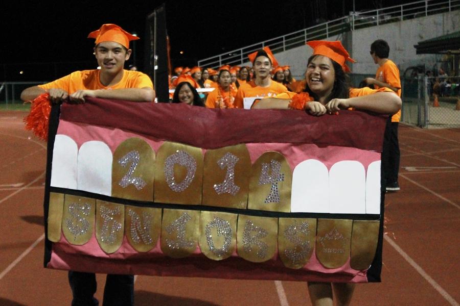 Before+they+knew+the+class+of+2014+had+won+Spirit+Week%2C+seniors+Sean+Segundo+and+Lexis+Viena+show+off+their+class+banner+during+halftime+of+the+varsity+football+game%2C+Sept.+14%2C+at+Kanaiaupuni.