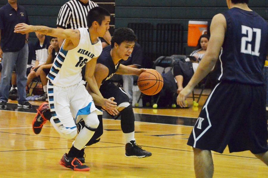 Zackary Lopez runs down the floor alongside Elijah Engoring at King Kekaulikes gym, Tuesday, Jan. 28. Nā Aliʻi won, moving them closer to second place in the MIL.