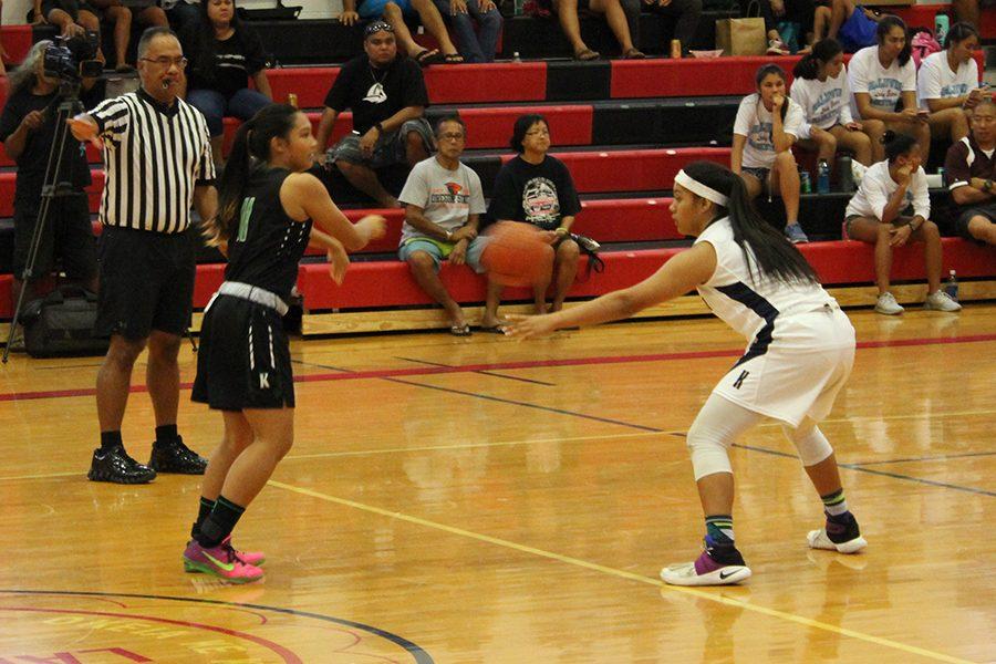 Ashley Taylor Peralta defends Konawaenaʻs Cherilyn Molina during a preseason tournament at Lahainaluna High School, Nov. 24, at 4 p.m. Konawaena High School won, 65-17.