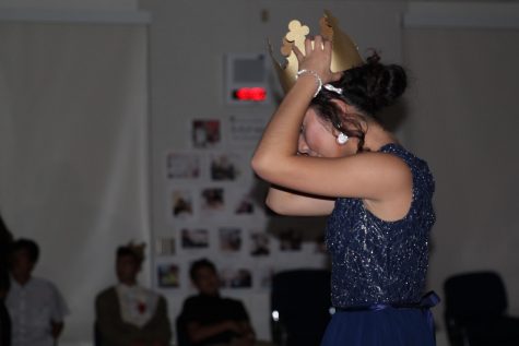 Senior Tatiana Mendez wears her queen crown.