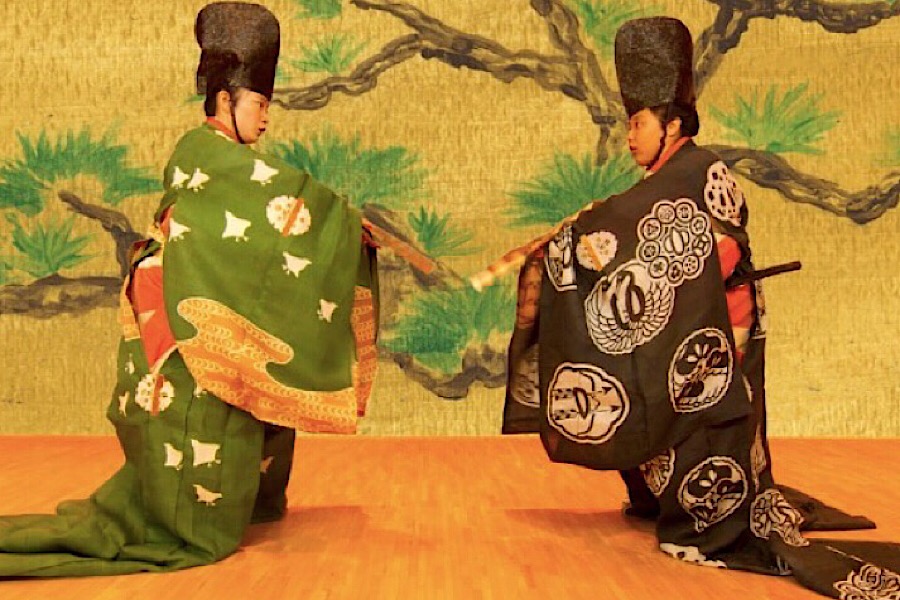 Performers Qiaoer Zheng and Jennifer M. Yoo in Two Great Lords, one of three kyōgen pieces in ʻPower and Folly,ʻ playing Monday, May 1 at 6:00 p.m. in Keōpūolani Hale. The play is free and open to the public.