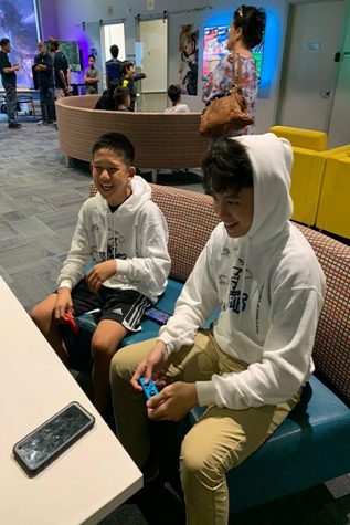 Brenden Hanada and Jonah Walker play on a NIntendo switch at the Hawai'i Esports arena