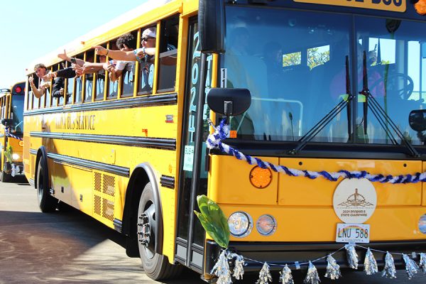 Celebrating football players paraded throughout the schools' three campuses to mark their HHSAA DII state championship. The first bus arrives to cheers of high school students outside Kamalālāwalu and Kalanikūpule, December 9. --photo by Ka Leo o Nā Koa staff